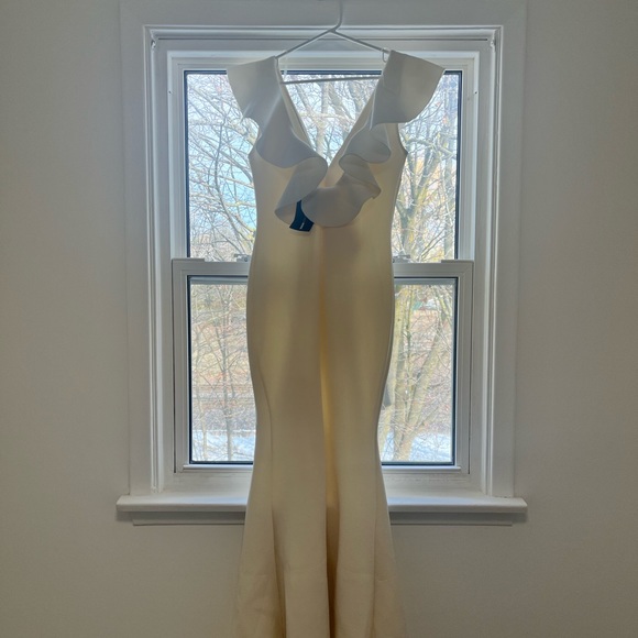 Long Dress for any Occasion - Picture 3 of 4